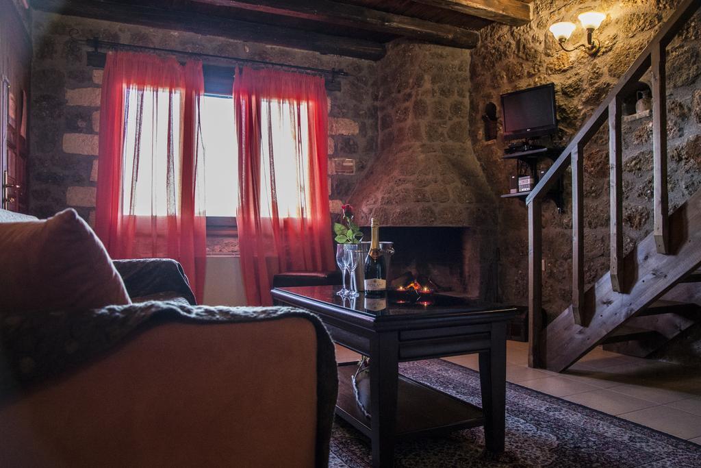 Theasis Suites-Ορεινή Φιλοξενία Kato Sinikia Trikalon エクステリア 写真